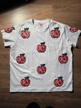 White Short-Sleeve Tee with Red Apple Print